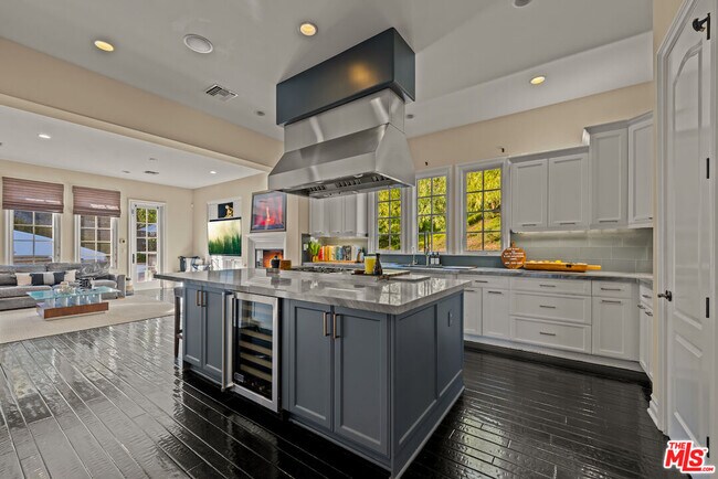 Building Photo - 25400 Prado De Las Peras