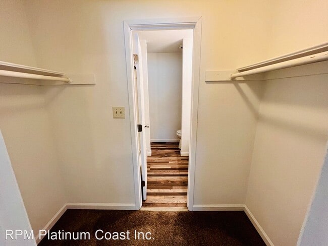 Building Photo - 2 br, 2 bath House - 6076 N. Poplar Ave. A...