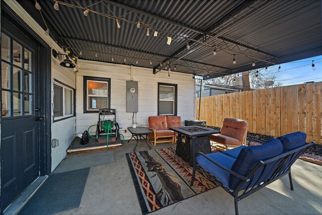 Building Photo - Charming 3 Bedroom Home Near Sloan's Lake