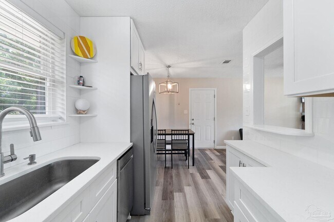 Building Photo - 8 Goodman Ln