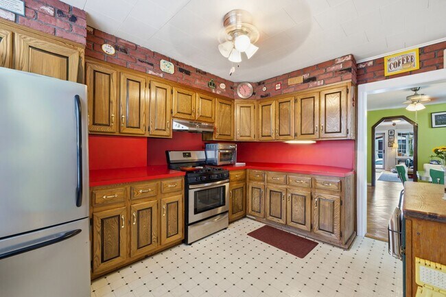 Building Photo - Fully Furnished Family Home in Glendale, NY