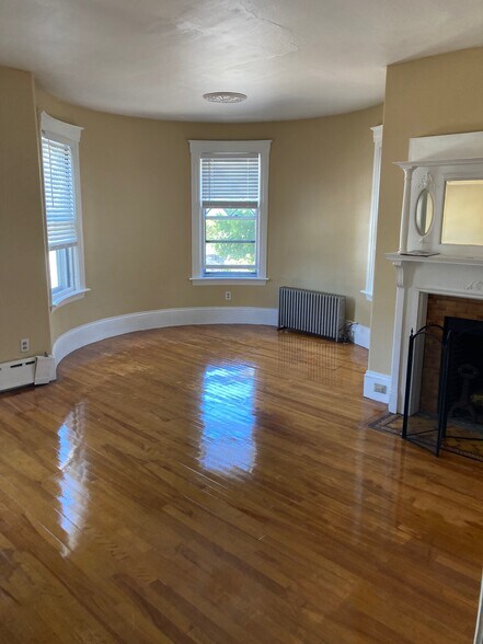 Building Photo - 23 Freeland St