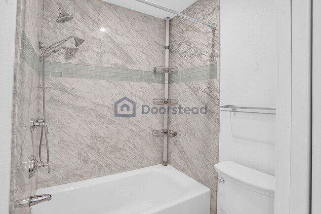 Building Photo - 2709 Oak Road Unit E