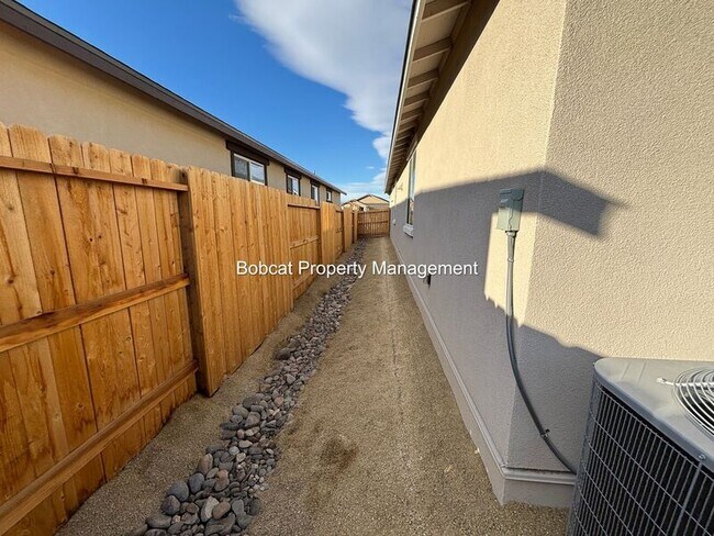 Building Photo - 925 Nelle Dr