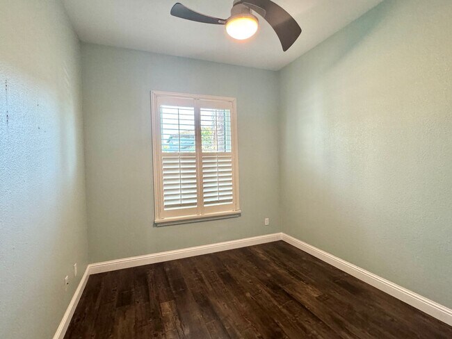 Building Photo - CLEAN AND SPACIOUS ONE STORY, 3 BED, 2 BATH, 2 CAR GARAGE IN WEST SACRAMENTO