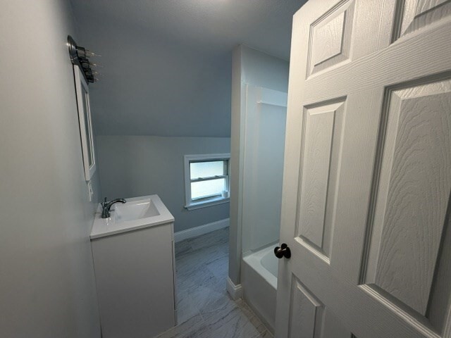 Building Photo - 73 Draper Ave