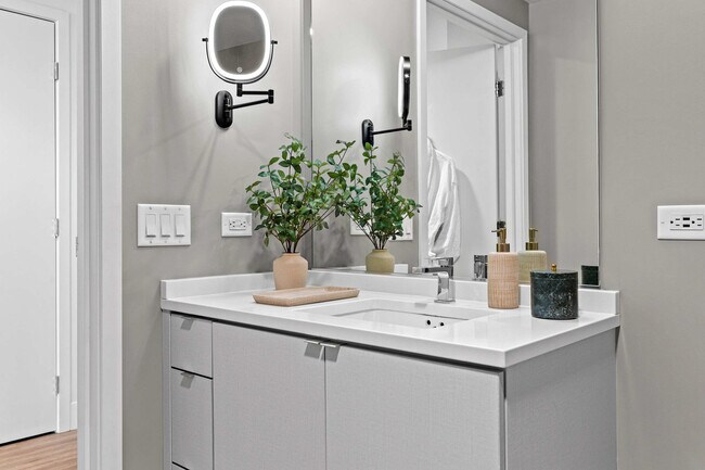 Building Photo - 1049 Seventh Avenue-SI FL7-ID1228264P