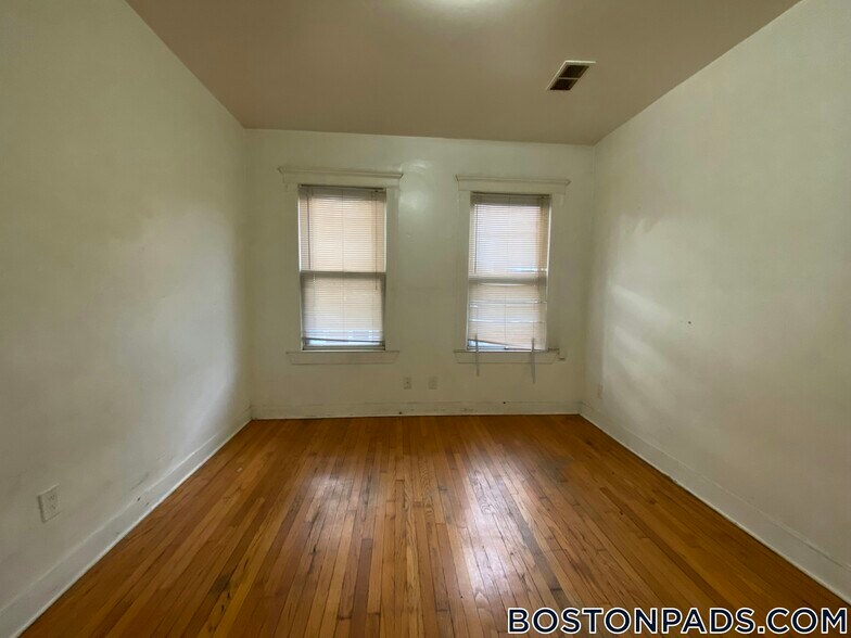 Building Photo - 26 Schuyler St