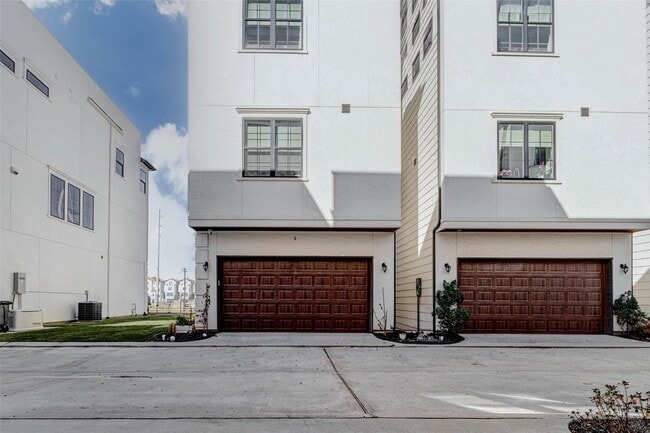 Building Photo - 2771 Freund St