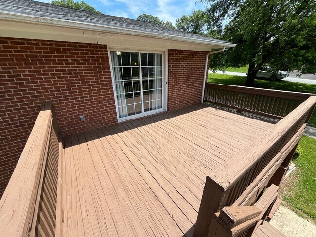 Building Photo - Spacious 4-Bedroom 3-Bathroom Brick Home in Arcadia Area