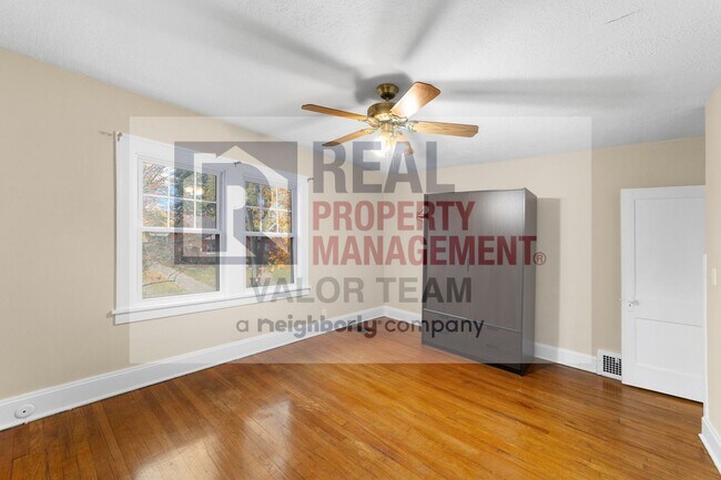 Building Photo - Beautifully maintained 3bd/1.5 bath Coloni...