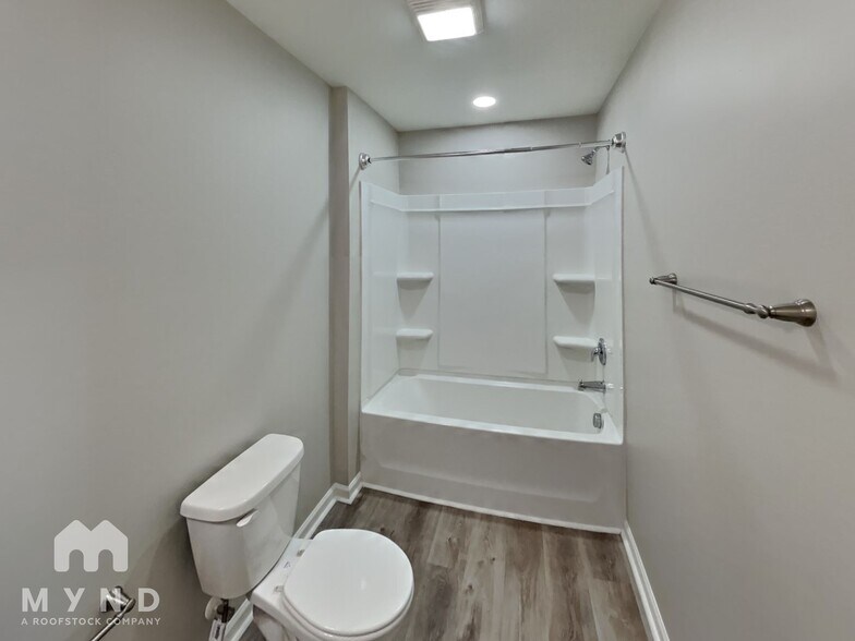 Building Photo - 1001 Nunnery Ln