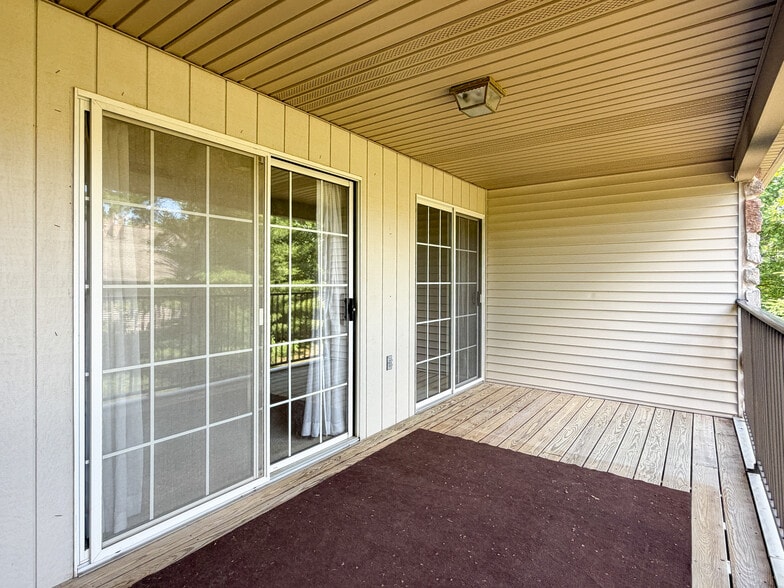 Building Photo - 208 Greenview Dr