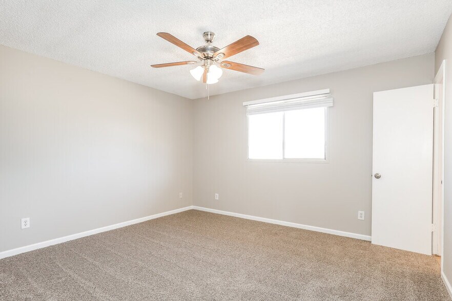 Building Photo - 3039 S Kenneth Pl