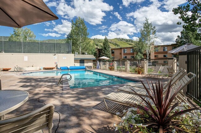 Building Photo - 2395 Storm Meadows Dr