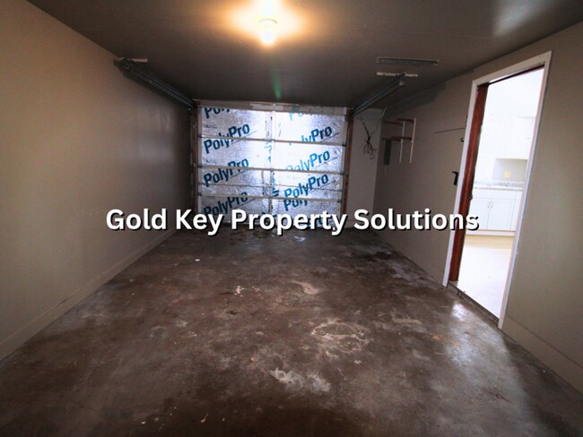 Building Photo - 9801 S Rinker-701/703 W Malissa