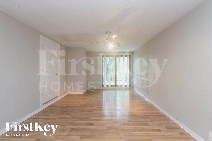 Building Photo - 221 Grovewood Dr