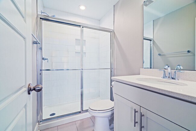 Building Photo - Peaceful Park Circle Retreat