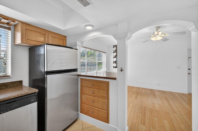 Building Photo - 901 NE 3rd St