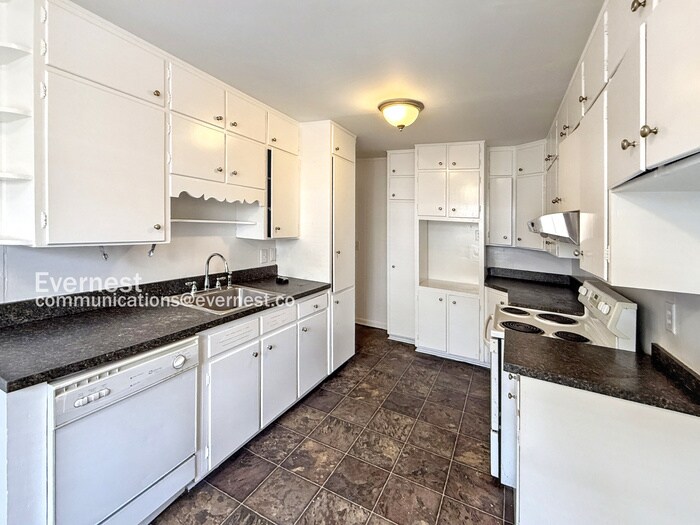 Building Photo - 8047 2nd Ave S