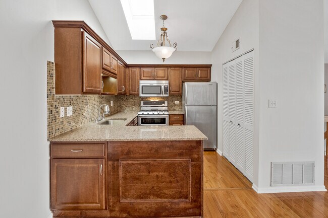 Building Photo - 450 Bridle Trail