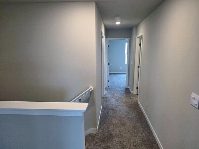 Building Photo - 655 NW Williamsburg Ln