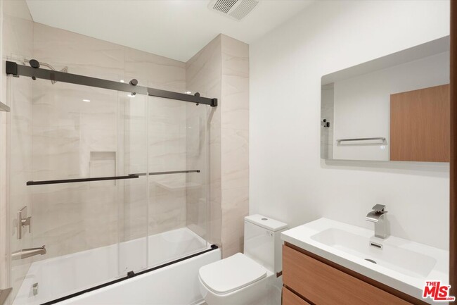 Building Photo - 11025 Blix St