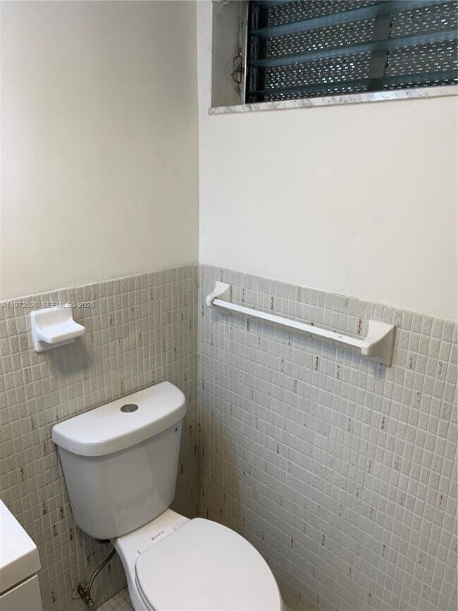 Building Photo - 2861 Leonard Dr