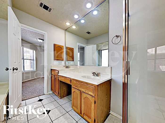 Building Photo - 936 Bluffview Dr