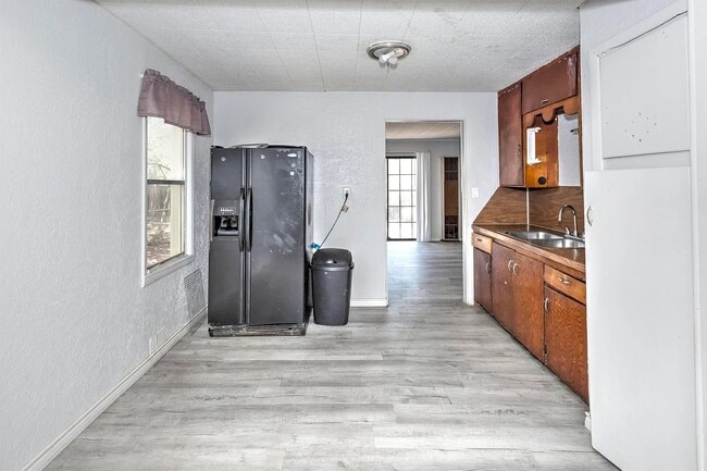 Building Photo - 606 N I St