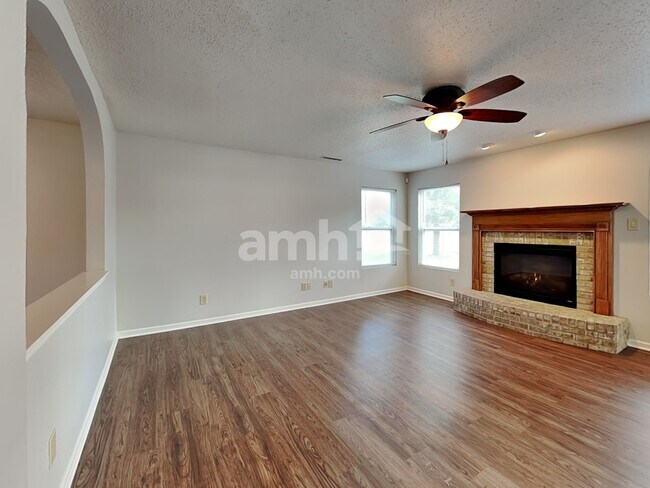 Building Photo - 1313 Central Park Dr