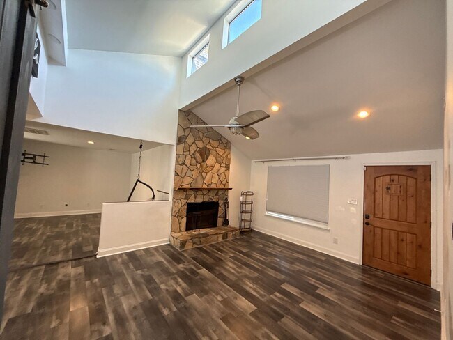 Building Photo - Updated Ranch Home with Luxury features!