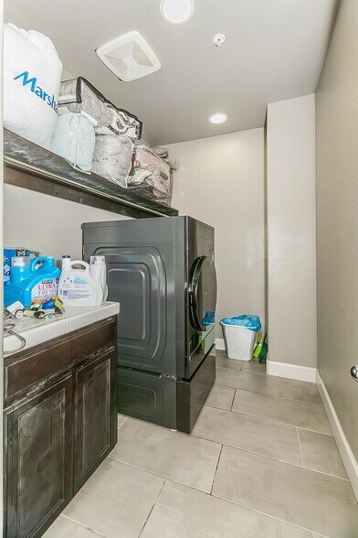 Building Photo - 3549 Taylor Ln