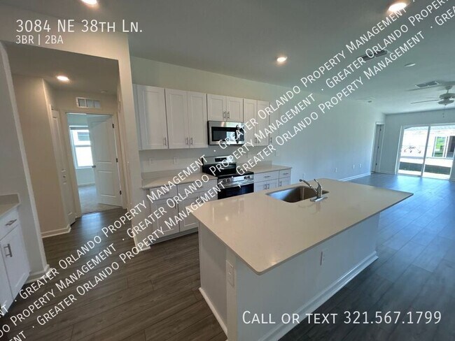 Building Photo - 3084 NE 38th Ln
