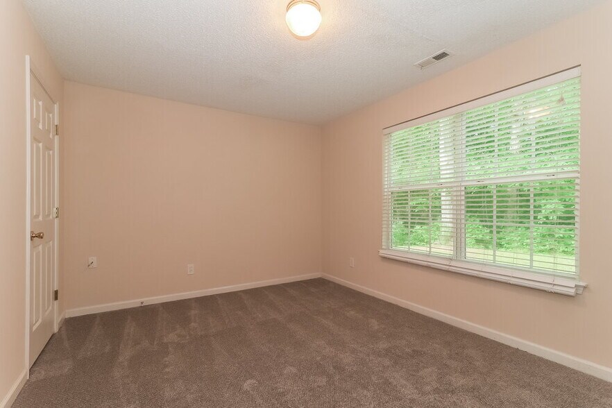 Building Photo - 409 Robin Hill Ln