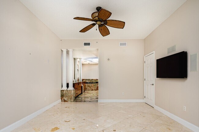 Building Photo - 231 Riverside Dr
