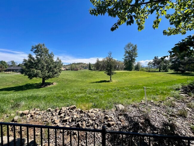 Building Photo - 107 Golf Vw Dr