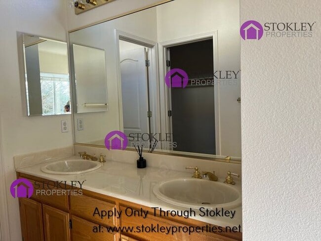 Building Photo - 2133 Bluerock Cir