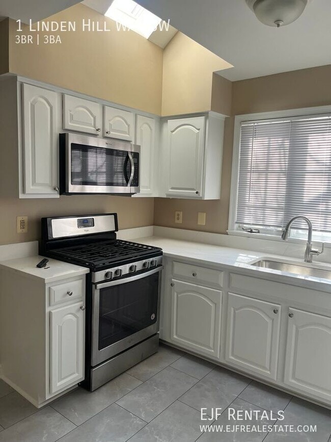 Building Photo - 1 Linden Hill Way SW