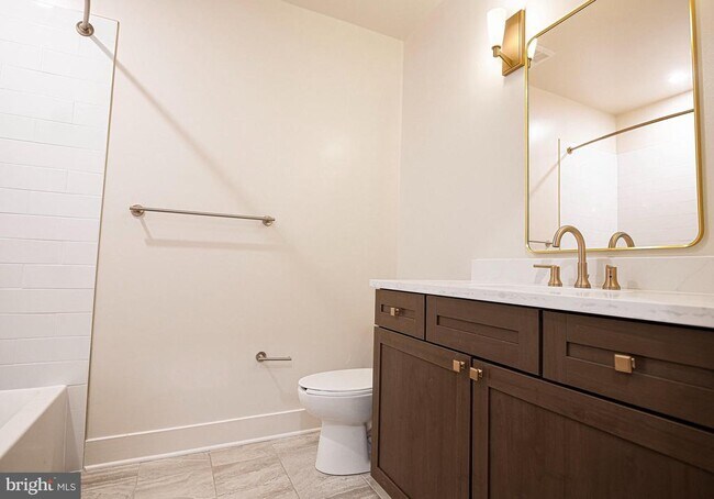 Building Photo - 128 N Bond St