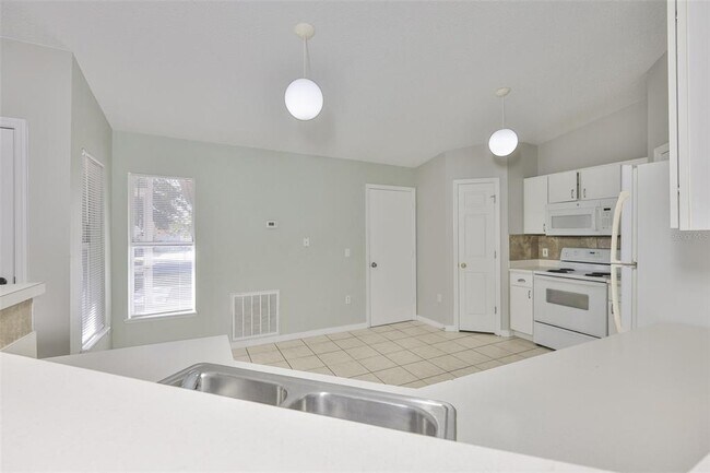 Building Photo - 6327 Gondola Dr