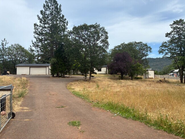 Building Photo - Fully Remodeled 5 Bedroom Home on 1 Acre with Shop, RV Parking & Stunning Views In Shady Cove