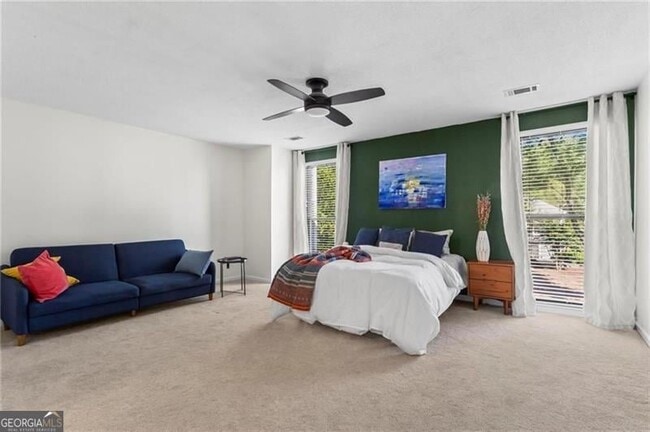 Building Photo - 1028 Riverbend Club Dr SE