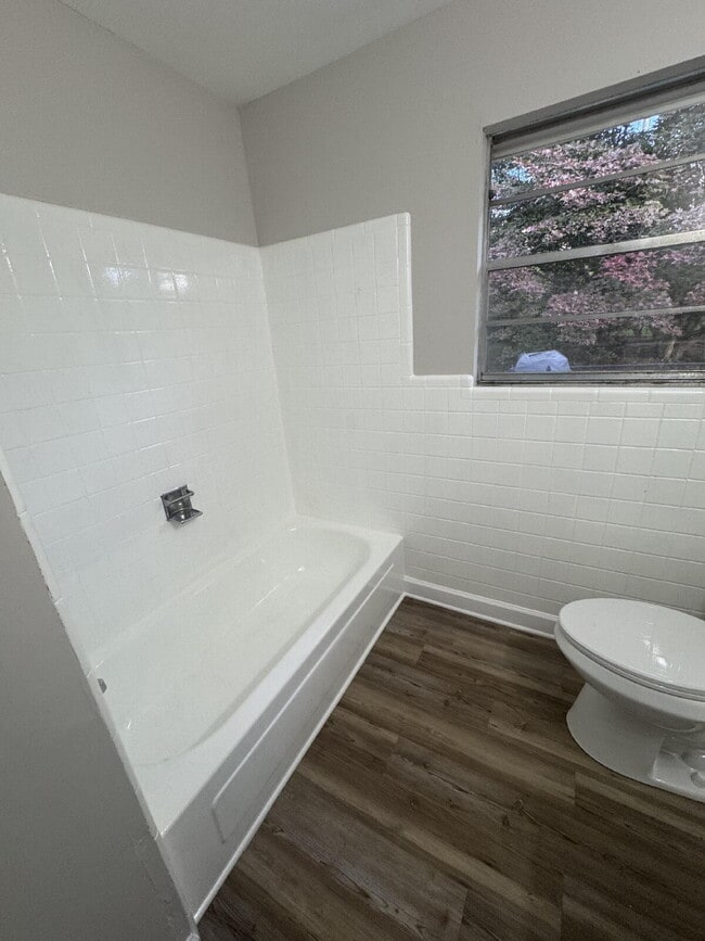 Building Photo - Updated 3 bed/2 bath with Carport