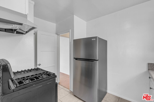 Building Photo - 1623 S Bundy Dr