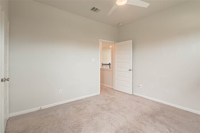 Building Photo - 1618 Clover Ct