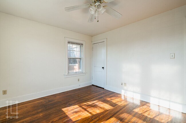 Building Photo - 1448 Summit St