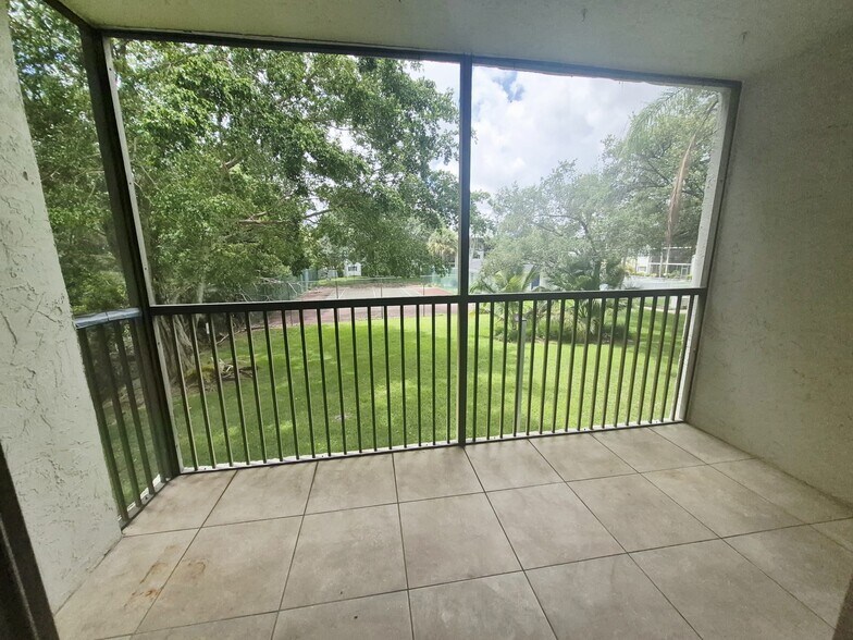 Building Photo - 5080 SW 64th Ave