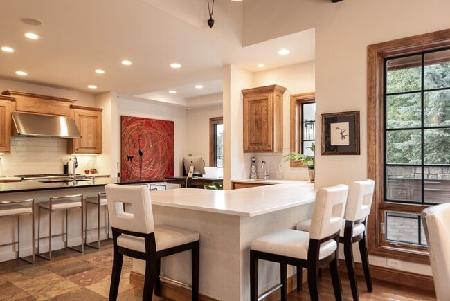 Building Photo - Stunning Furnished Estate in Pronghorn