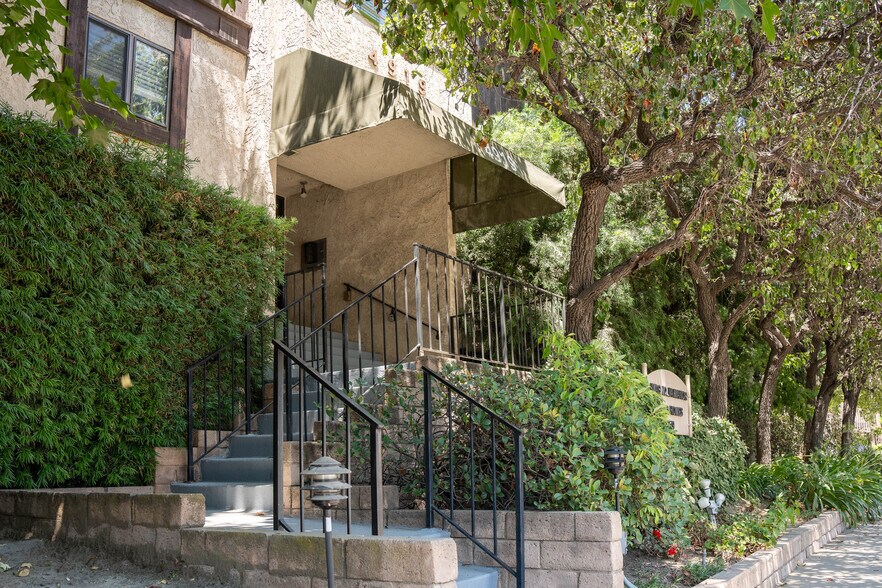 Building Photo - 4919 Laurel Canyon Blvd